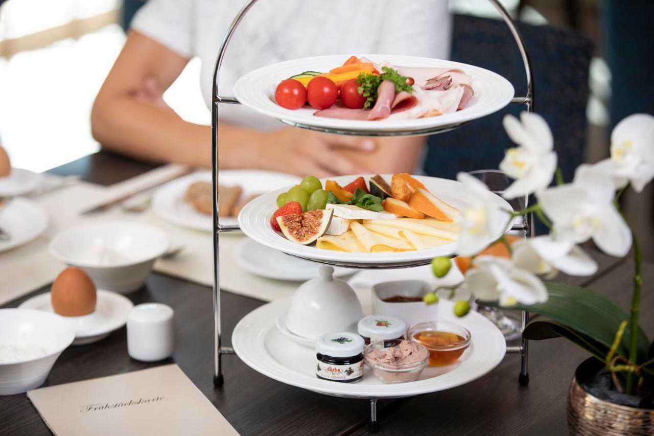 Nuhr Medical - Hotel & Restaurant Senftenberg Екстериор снимка