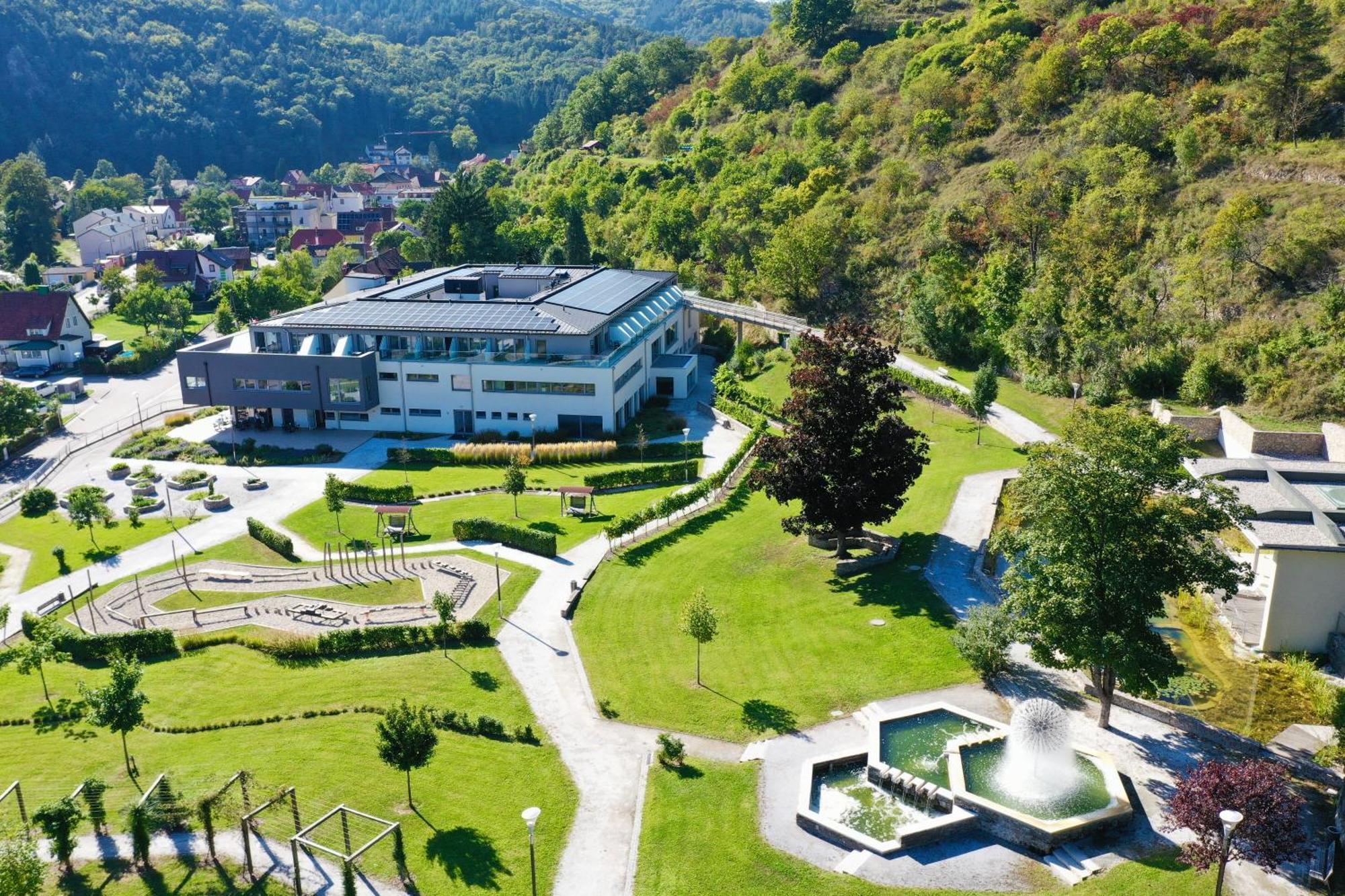 Nuhr Medical - Hotel & Restaurant Senftenberg Екстериор снимка